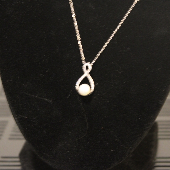 Brand new necklace with a real pearl - Picture 3 of 4